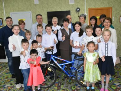 В Башкирии журналисты подарили велосипед детскому приюту